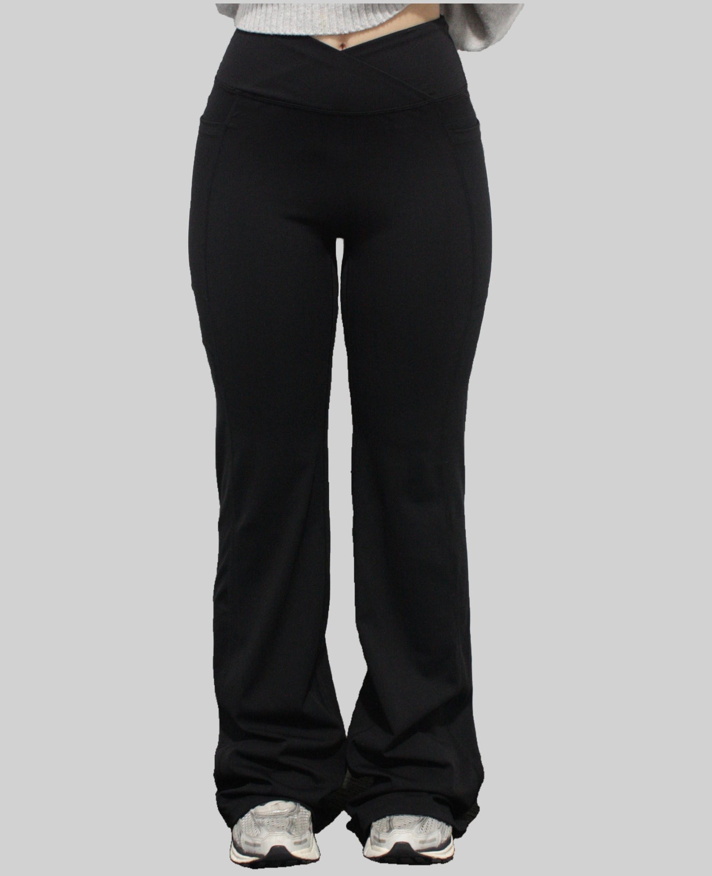 Essential Pocket V Front Flares - Black