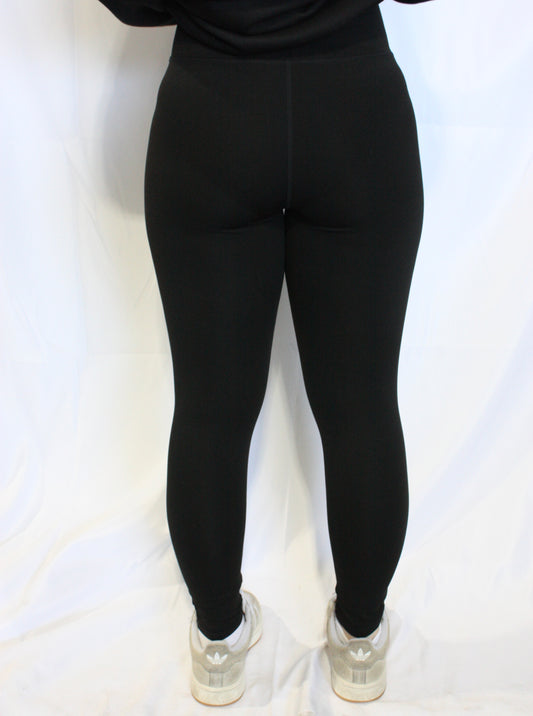 V Front Essential Leggings - Black