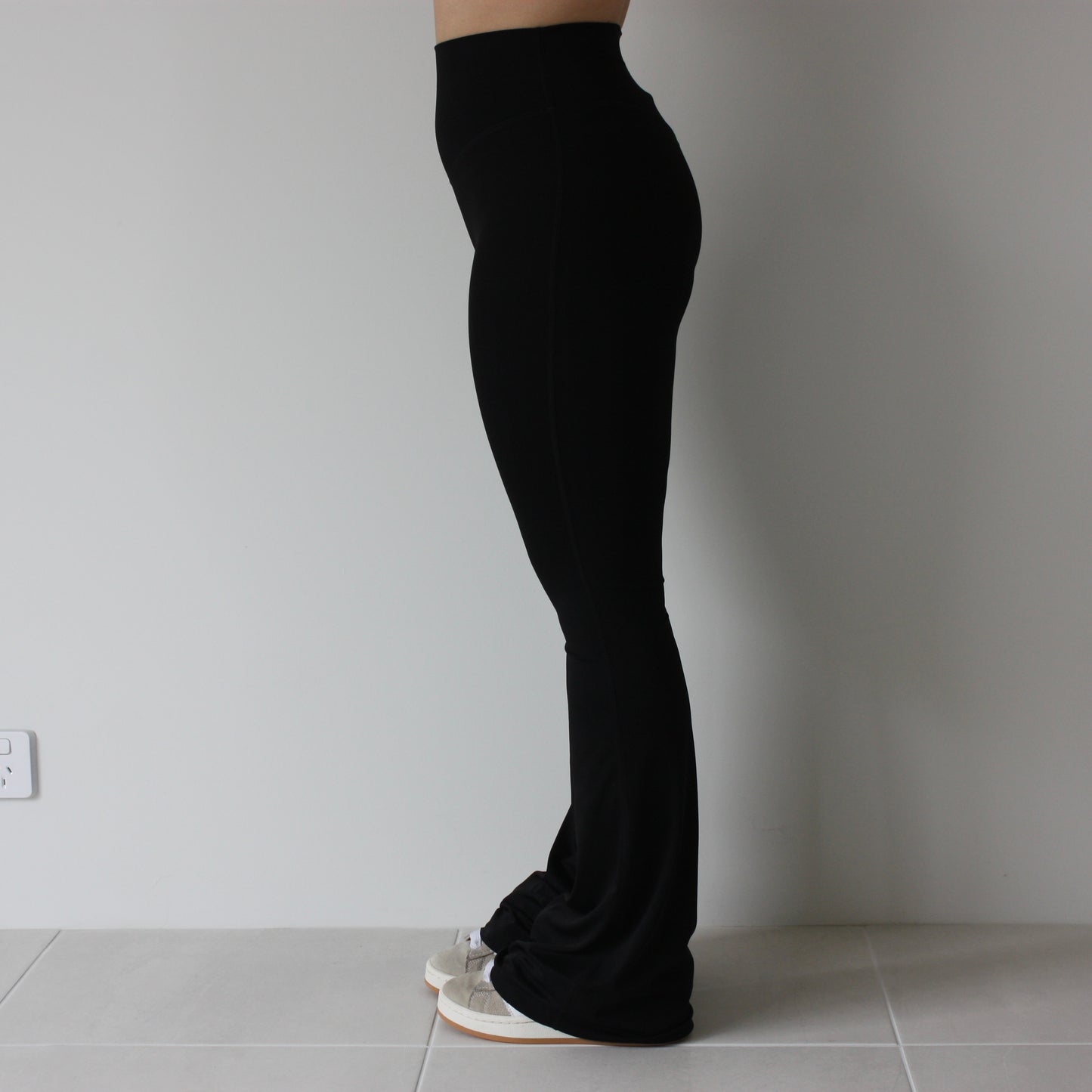 Essential Flares - Black