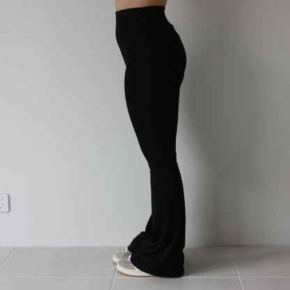Essential Flares - Black