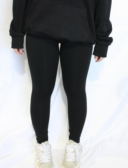 V Front Essential Leggings - Black